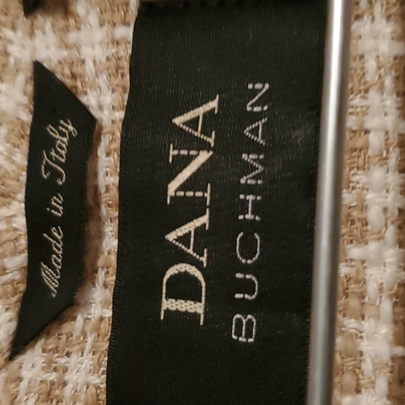 Size 14 NWOT skirt suit. Flap pockets not real. 3 button jacket fully lined - Picture 2 of 4